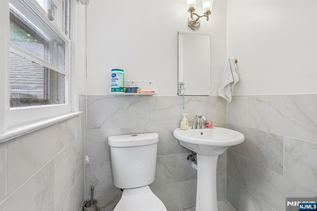 108 Morningside Road Paramus, NJ 07652 - Photo 22 of 45
