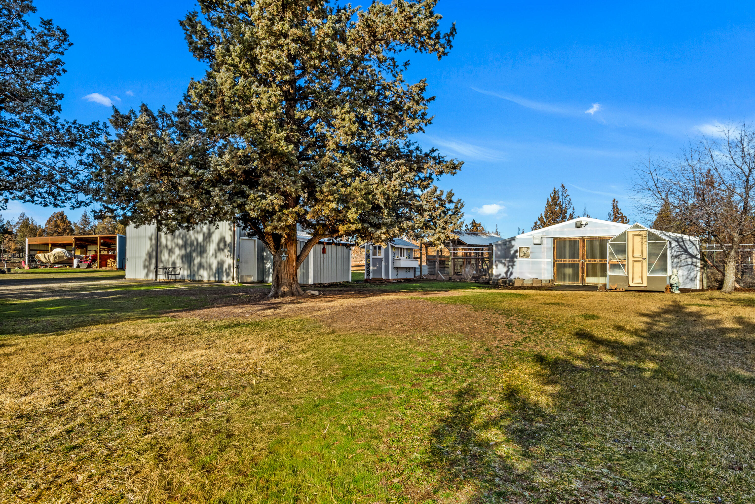 69975 Holmes Road Sisters, OR 97759 - Photo 26 of 32 27