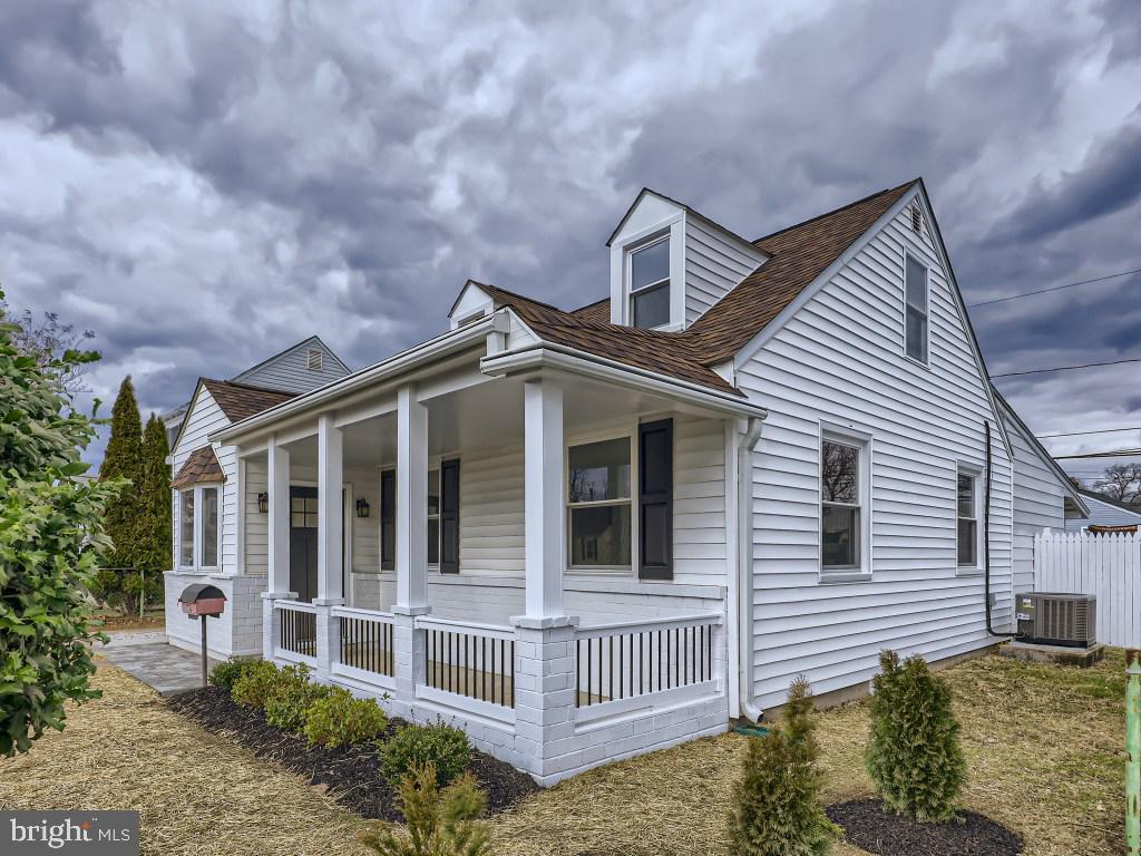 8230 Longpoint Road Dundalk, MD 21222 - Photo 3 of 28