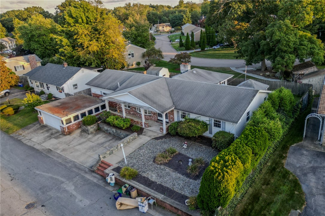 27 Contillo Drive Johnston, RI 02919 - Photo 2 of 22