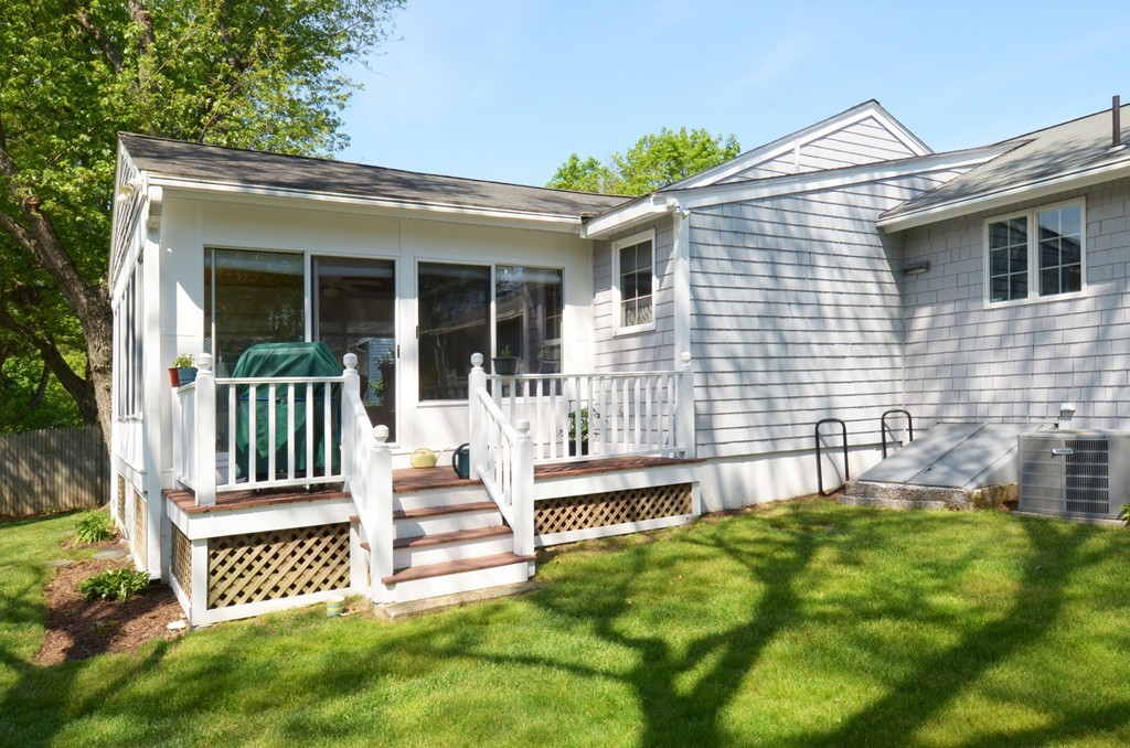 16 Freeman Road Chelmsford, MA 01824 - Photo 4 of 29