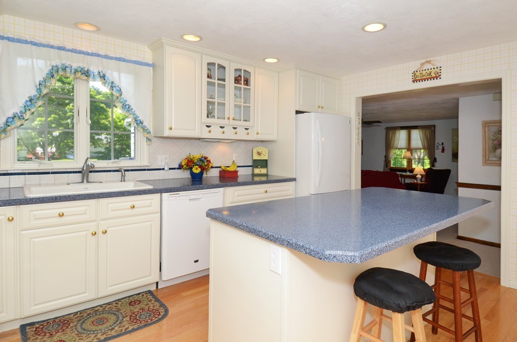 16 Freeman Road Chelmsford, MA 01824 - Photo 8 of 29