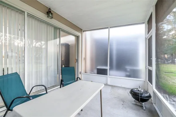 a view of livingroom with furniture