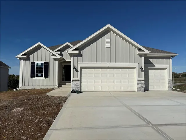 $629,900 | 9810 North Laurel Avenue, Kansas City, MO 64157