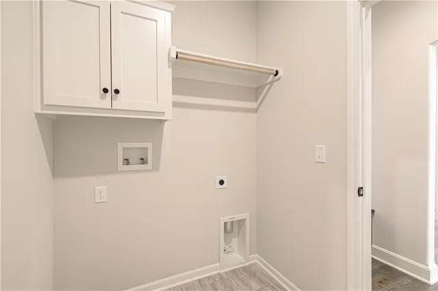 $629,900 | 9810 North Laurel Avenue, Kansas City, MO 64157