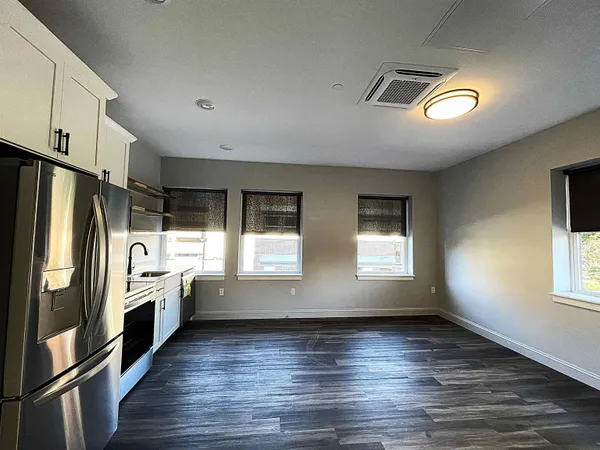 $1,860 | 25 Lowell Street, Unit 202, Manchester, NH 03101