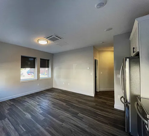 $1,860 | 25 Lowell Street, Unit 202, Manchester, NH 03101