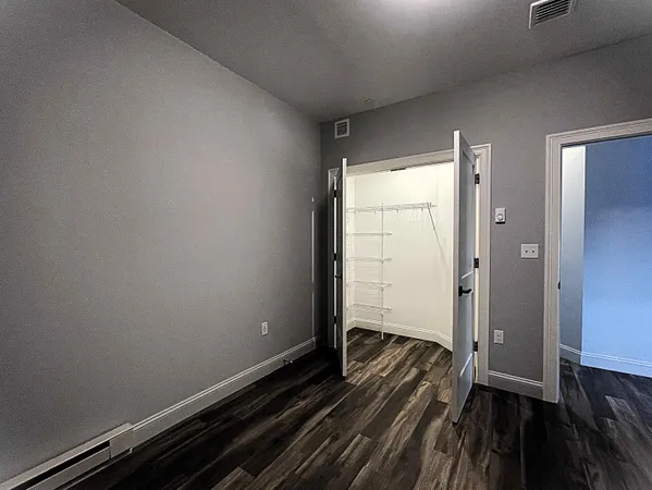 $1,860 | 25 Lowell Street, Unit 202, Manchester, NH 03101