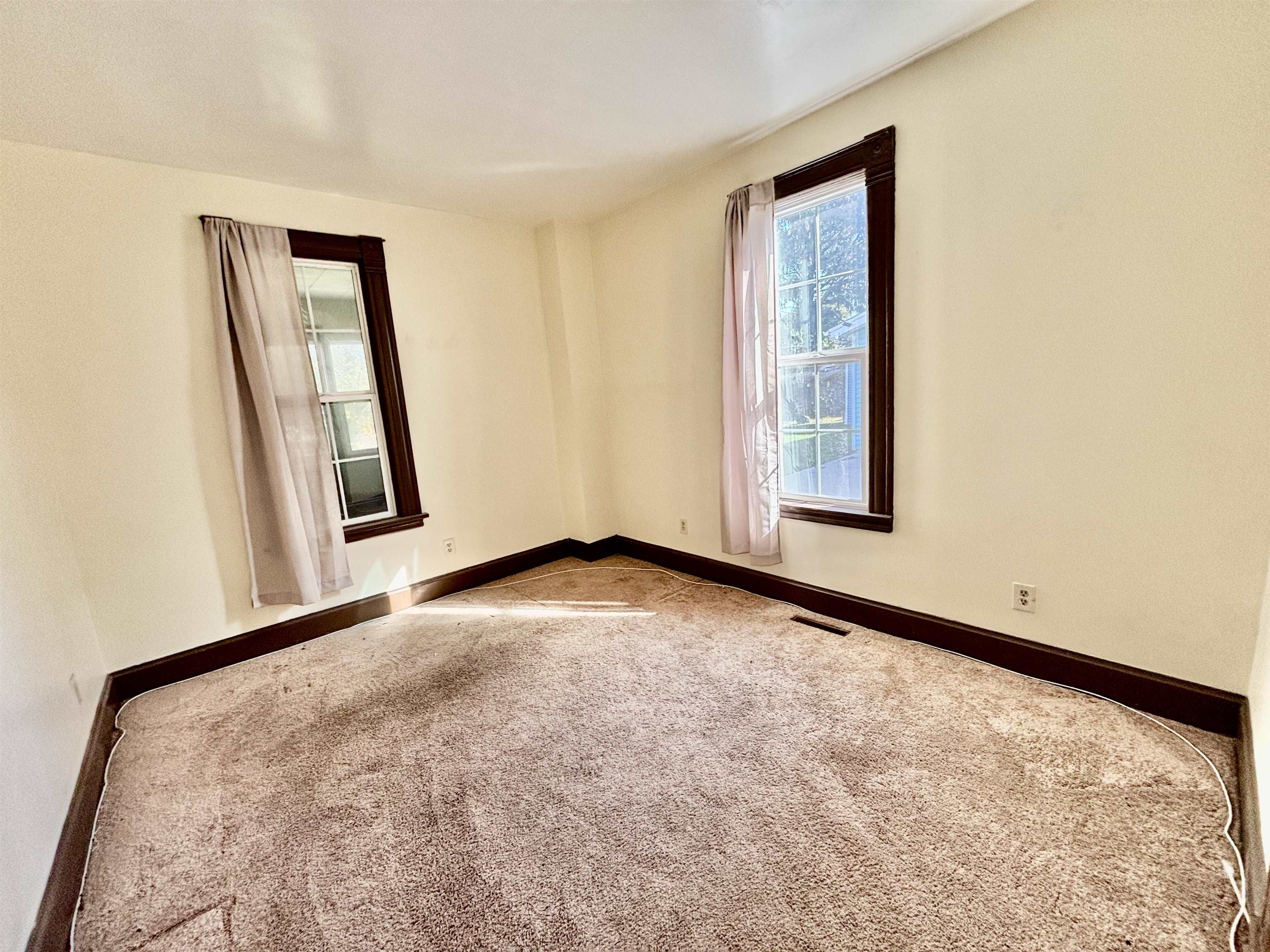 231 Bennett Street Belvidere, IL 61008 - Photo 12 of 24 an empty room with a window