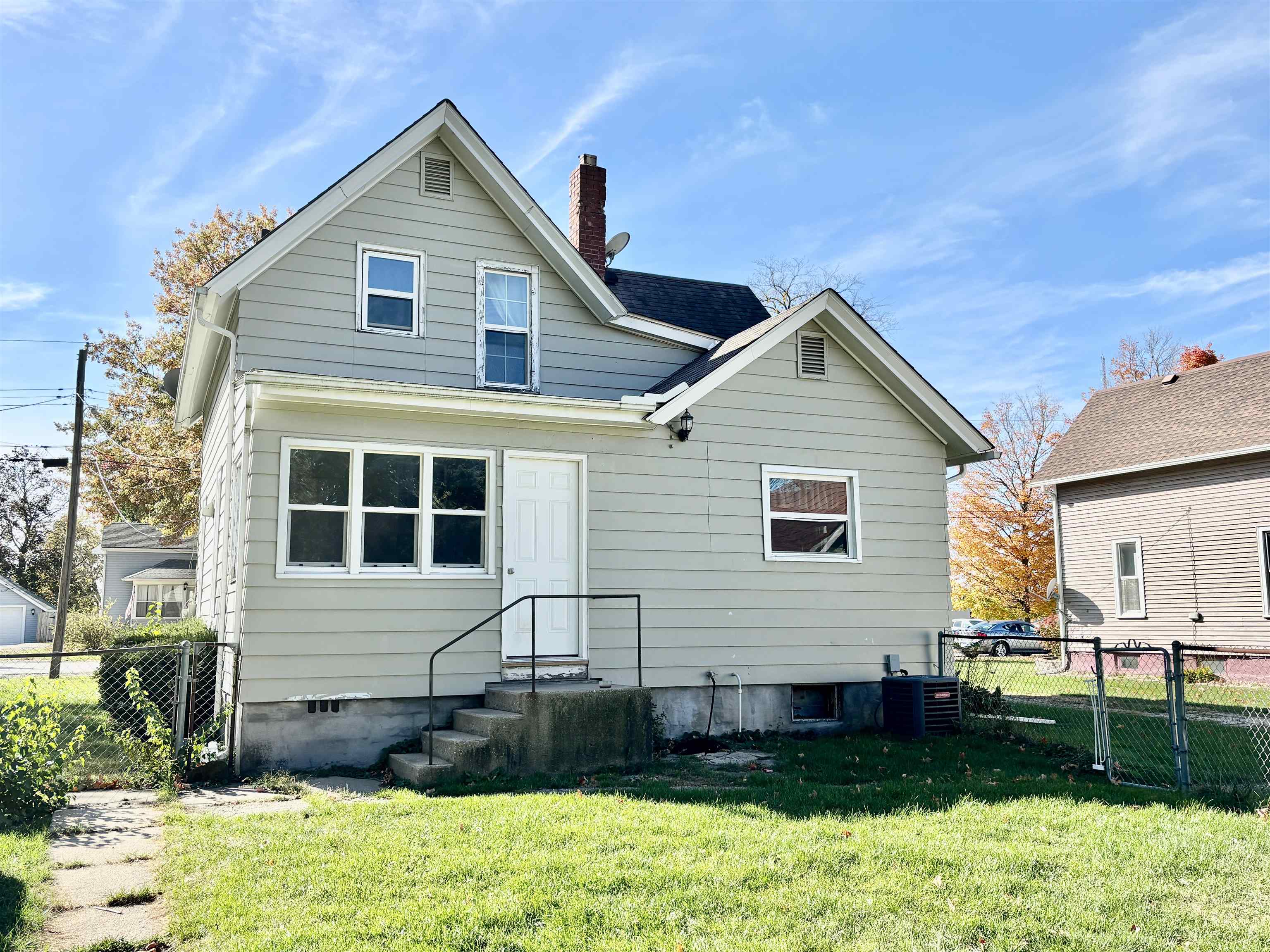 231 Bennett Street Belvidere, IL 61008 - Photo 20 of 24 a front view of a house with a yard