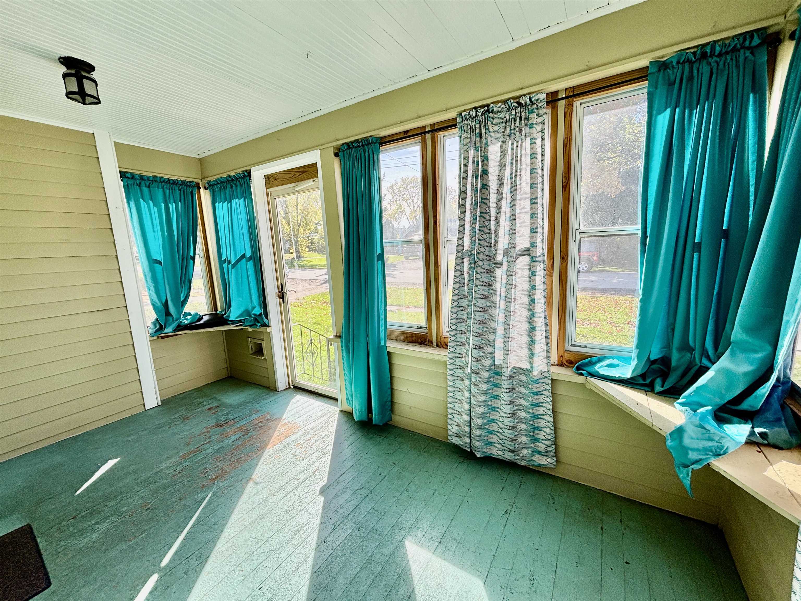 231 Bennett Street Belvidere, IL 61008 - Photo 4 of 24 a view of an entryway with a garden