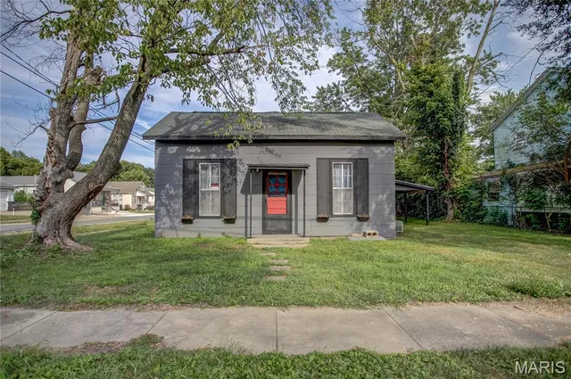 $75,000 | 205 Ayres Street, White Hall, IL 62092