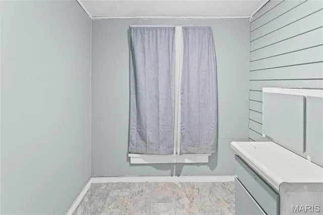 $75,000 | 205 Ayres Street, White Hall, IL 62092