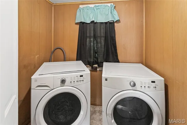 $75,000 | 205 Ayres Street, White Hall, IL 62092