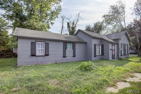 $65,000 | 205 Ayres Street, White Hall, IL 62092