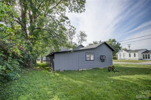 $75,000 | 205 Ayres Street, White Hall, IL 62092