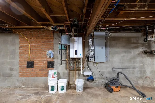 $3,200 | 37 Old Wheeler Lane, Avon, CT 06001