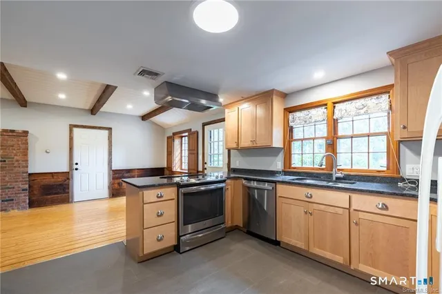 $3,200 | 37 Old Wheeler Lane, Avon, CT 06001