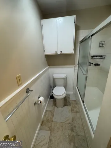 a bathroom with a toilet and a shower