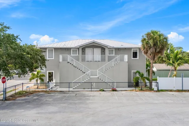 a black and white photo of a living room