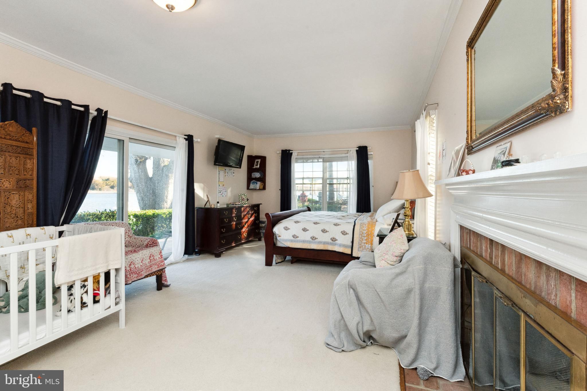 1836 Cove Point Road Annapolis, MD 21401 - Photo 12 of 36 Main level primary suite