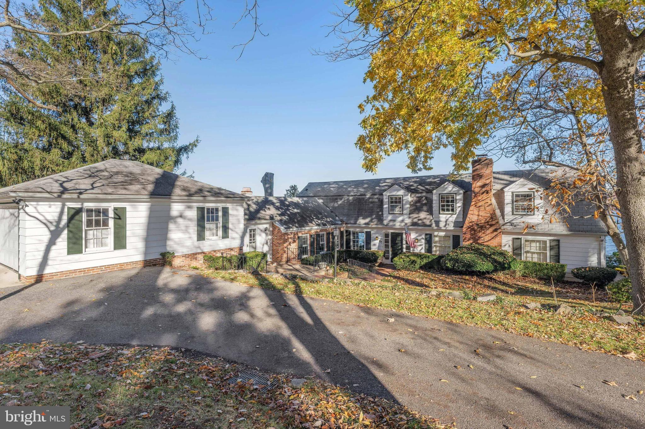 1836 Cove Point Road Annapolis, MD 21401 - Photo 3 of 36 Huge circular driveway provides ample parking