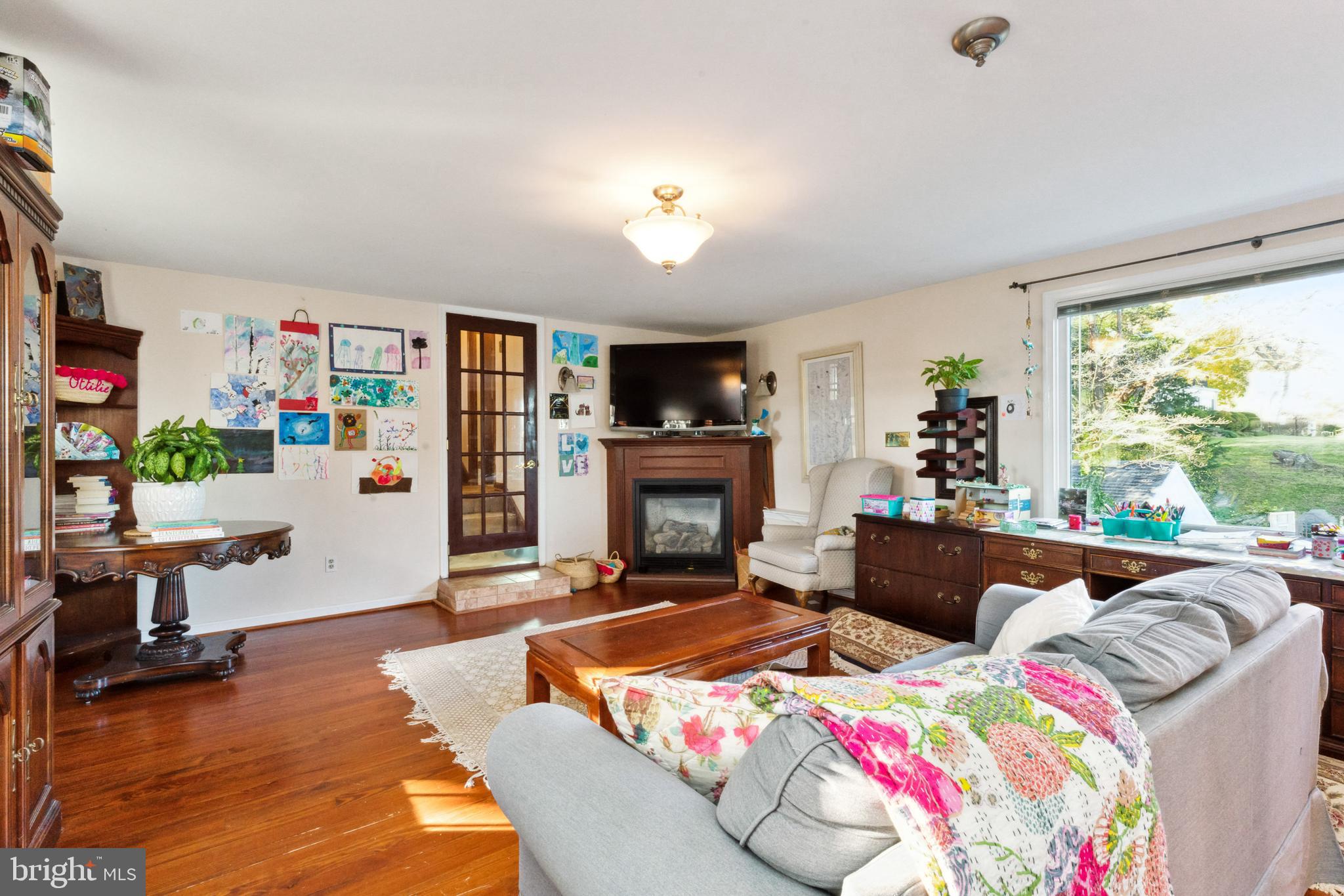 1836 Cove Point Road Annapolis, MD 21401 - Photo 6 of 36 Large Family room with gas fireplace