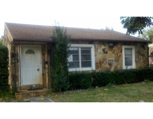 949 Upland Road West Palm Beach, FL 33401 - Photo 1 of 8 20130711200001330272000000-o