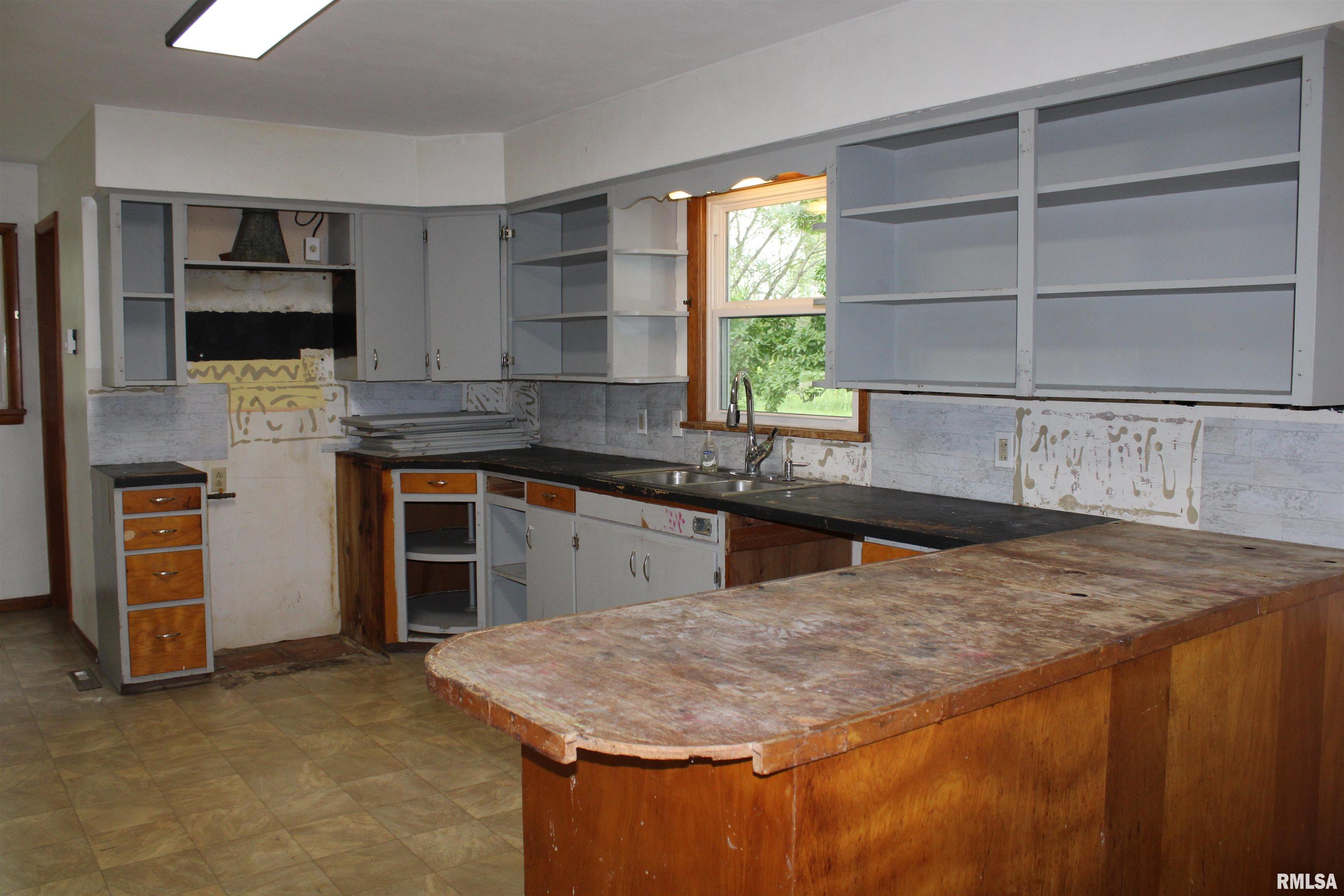 412 South Main Street Iuka, IL 62849 - Photo 17 of 35