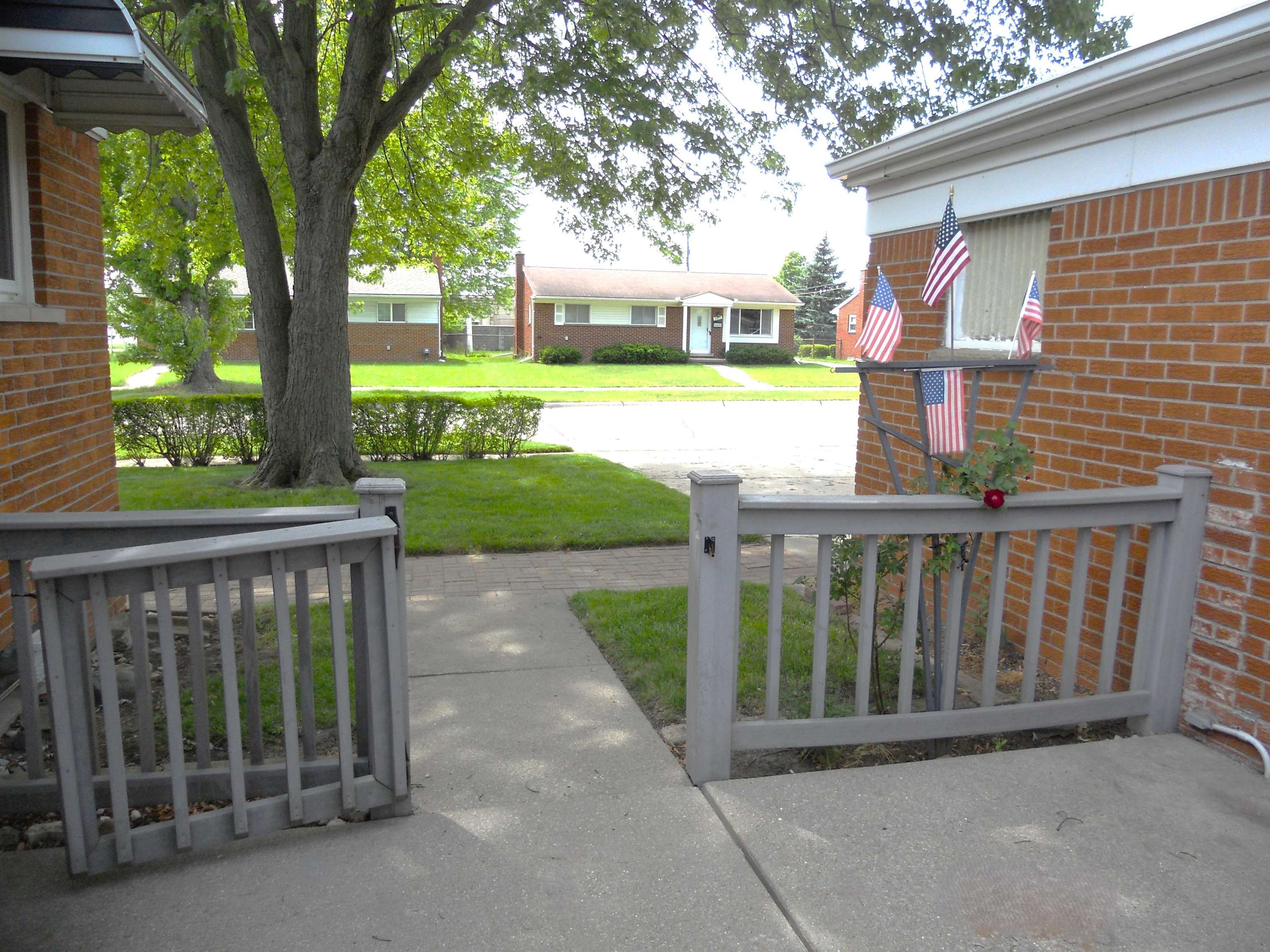 2015 Tarry Drive Sterling Heights, MI 48310 - Photo 41 of 51 50143329-ca2c4bc5-b93e-4f3b-8336-bbf20a8916ce.JPG
