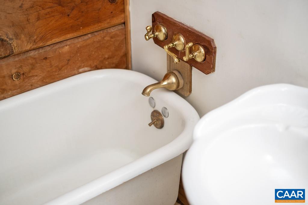 4844 Haden Martin Road Palmyra, VA 22963 - Photo 21 of 40 a bathroom with a bathtub