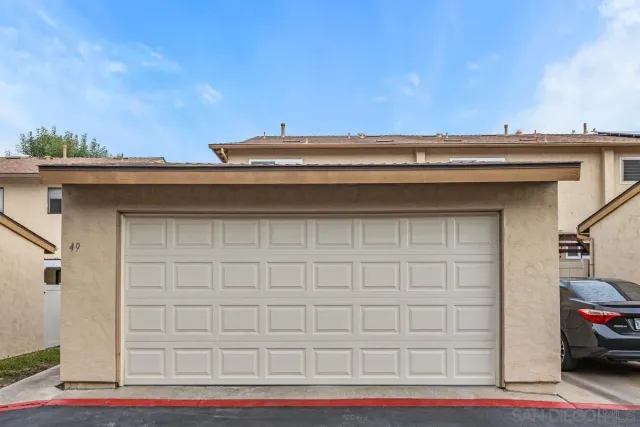 a view of a livingroom with entryway