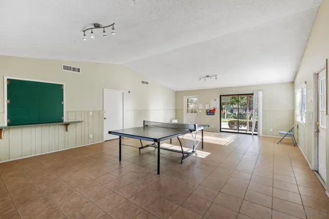 a tennis court that has tennis net