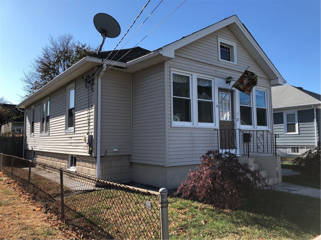 77 Crescent Road Pawtucket, RI 02861 - Photo 3 of 36