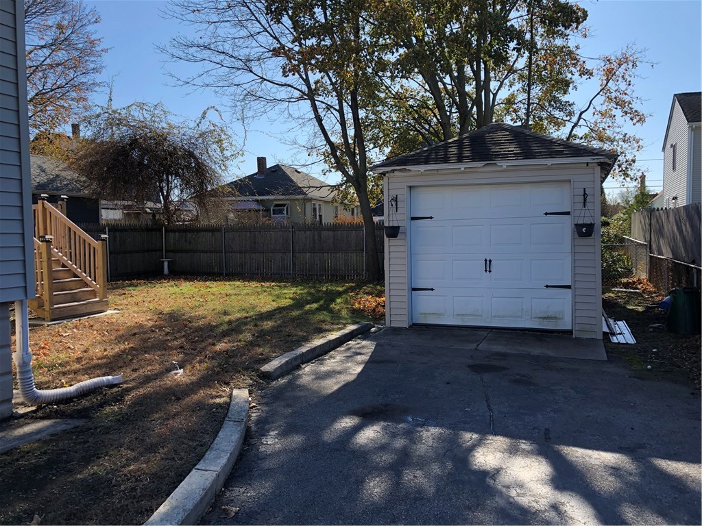 77 Crescent Road Pawtucket, RI 02861 - Photo 4 of 36