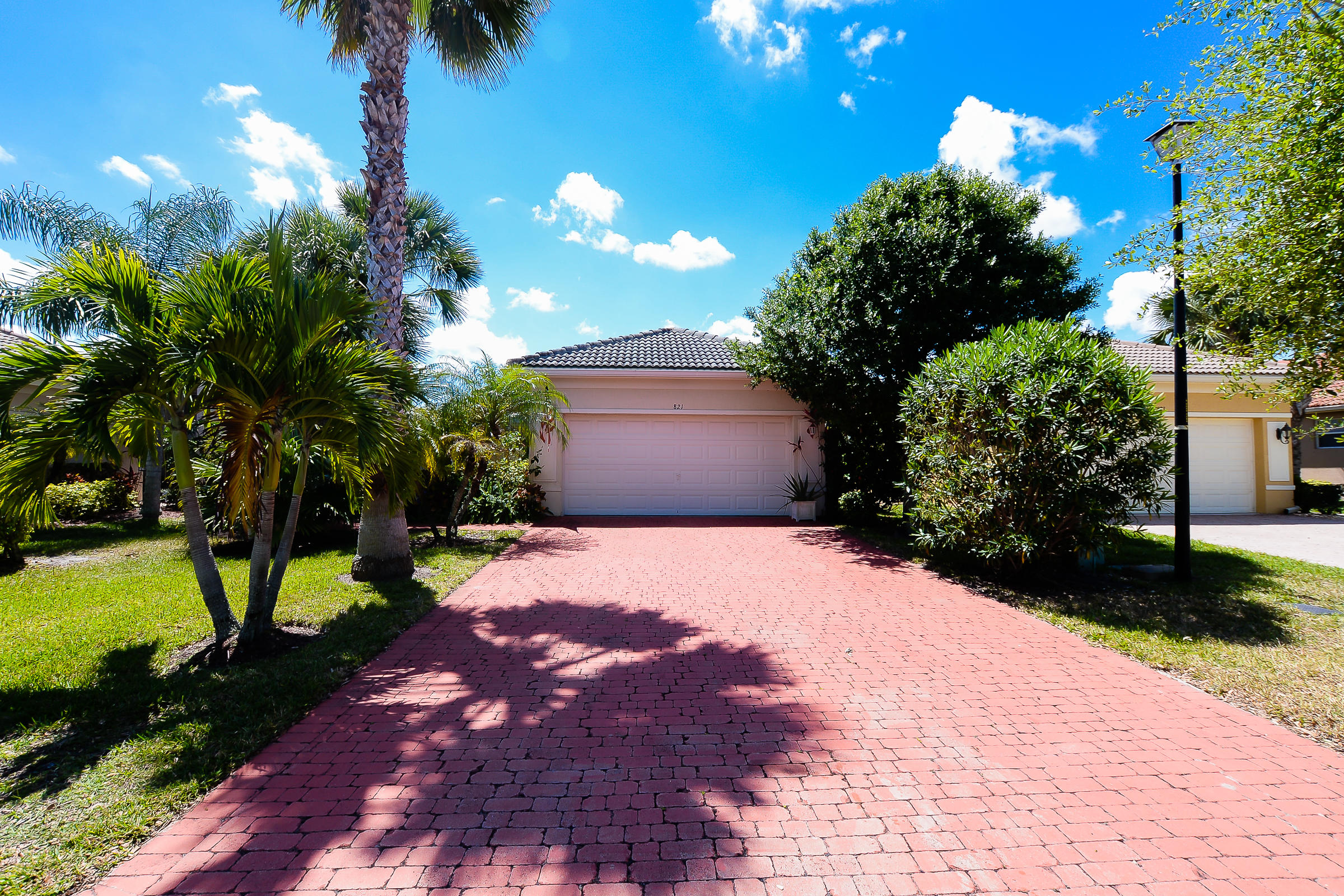 821 Northwest Rutherford Court Port St. Lucie, FL 34983 - Photo 3 of 44 LR-8928