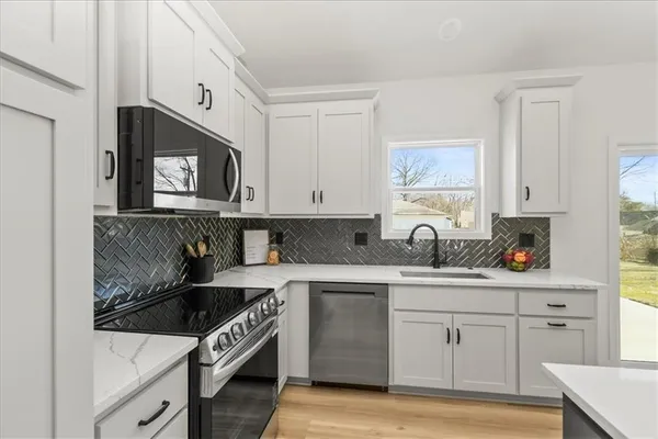 $2,300 | 218 North Boardman Street, Pleasant Hill, MO 64080