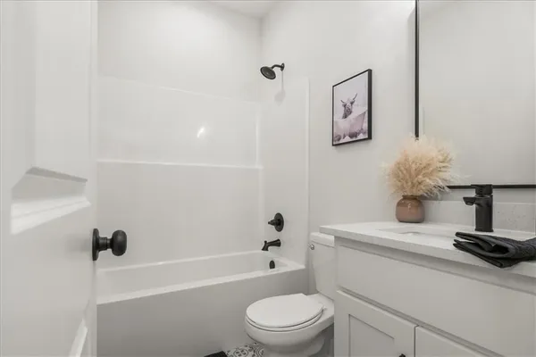 $2,300 | 218 North Boardman Street, Pleasant Hill, MO 64080