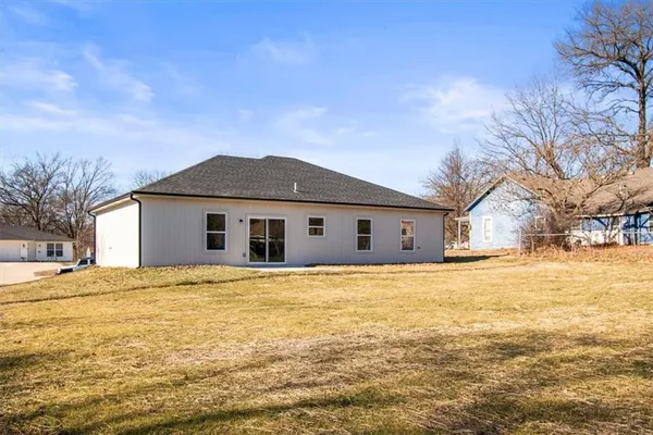 $2,300 | 218 North Boardman Street, Pleasant Hill, MO 64080