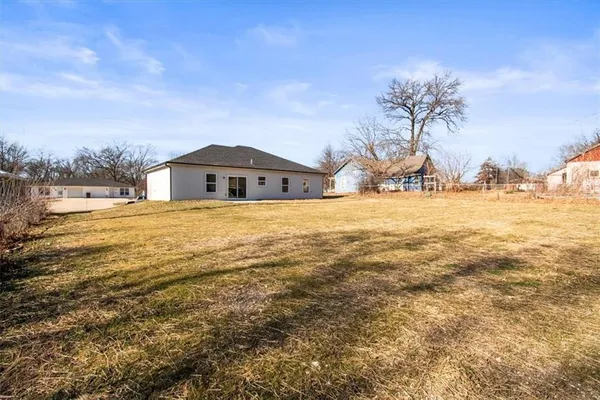 $2,300 | 218 North Boardman Street, Pleasant Hill, MO 64080