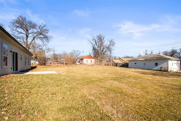 $2,300 | 218 North Boardman Street, Pleasant Hill, MO 64080