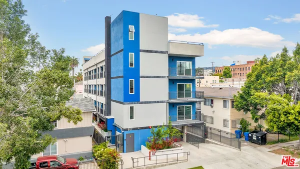 $2,895 | 917 South Berendo Street, Unit 303, Los Angeles, CA 90006