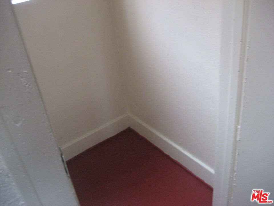 105 West 106th Street, Unit 109 Los Angeles, CA 90003 - Photo 12 of 19 a small space with a window