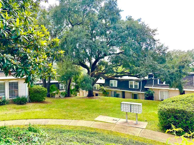 $99,900 | 2020 Continental Avenue, Unit 226, Tallahassee, FL 32304