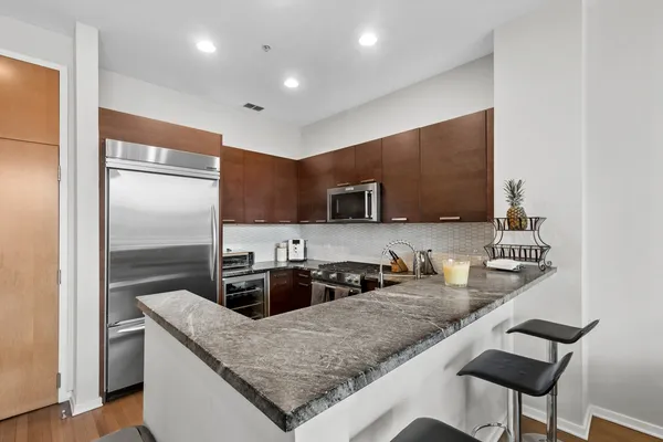 $575,000 | 500 West Superior Street, Unit 813, Chicago, IL 60654
