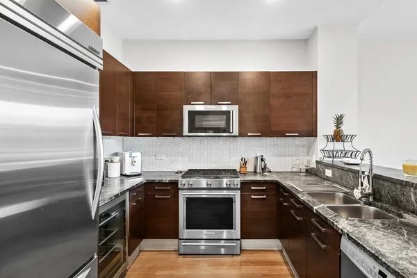 $575,000 | 500 West Superior Street, Unit 813, Chicago, IL 60654