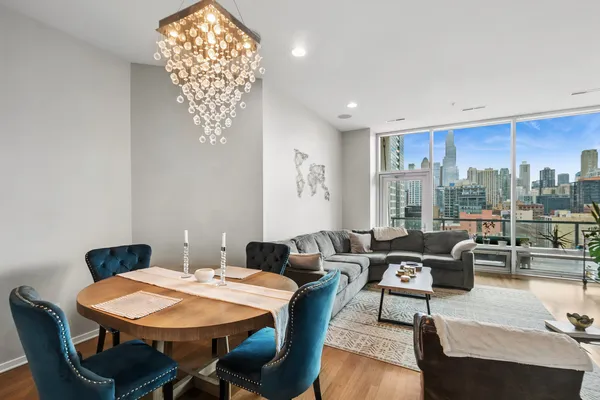 $575,000 | 500 West Superior Street, Unit 813, Chicago, IL 60654