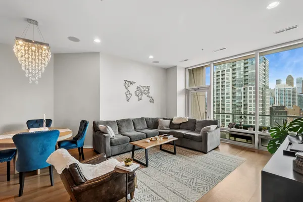 $575,000 | 500 West Superior Street, Unit 813, Chicago, IL 60654