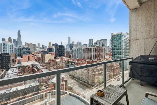 $575,000 | 500 West Superior Street, Unit 813, Chicago, IL 60654