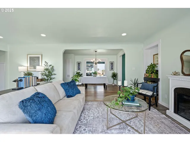 $579,000 | 24315 Peoria Road, Harrisburg, OR 97446